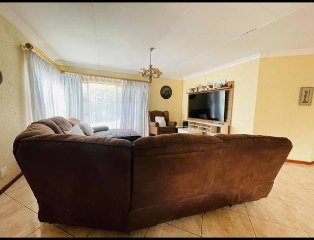 3 BEDROOM HOUSE FOR SALE IN NEW STATE AREA